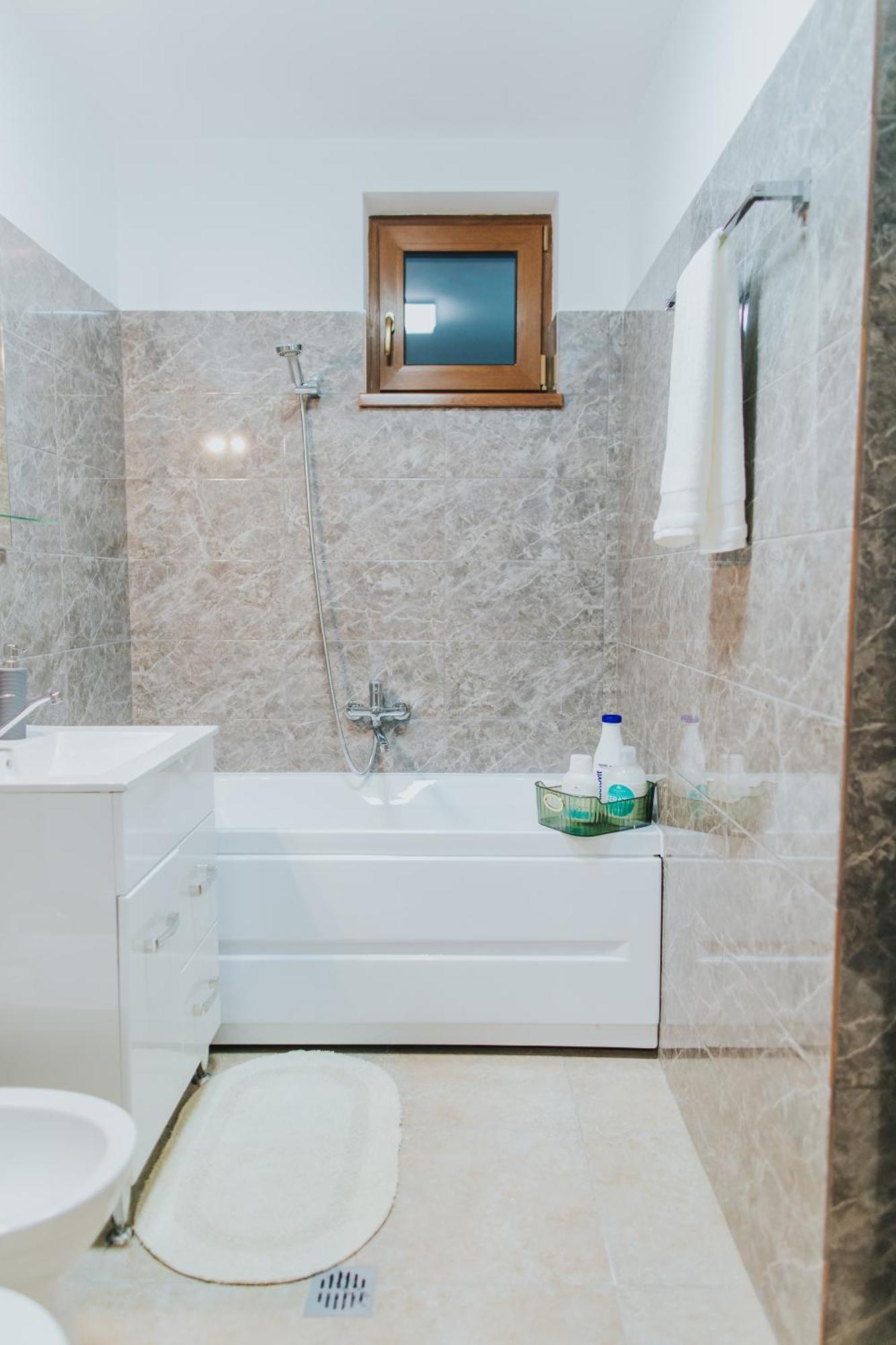 Alessandra-Aparthotel Piatra Neamţ Exterior foto